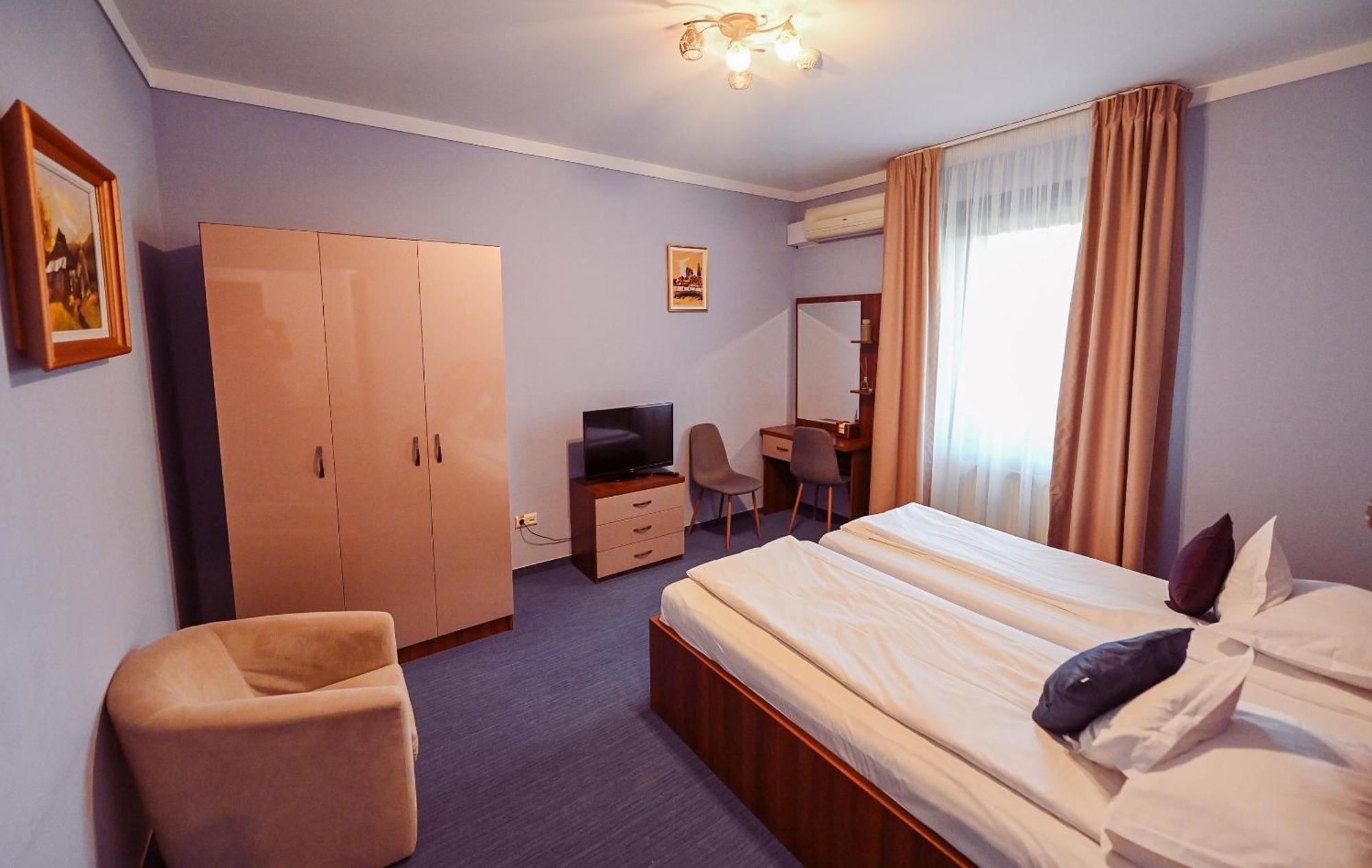 Conacul Domnesc Hotel Suceava Eksteriør billede