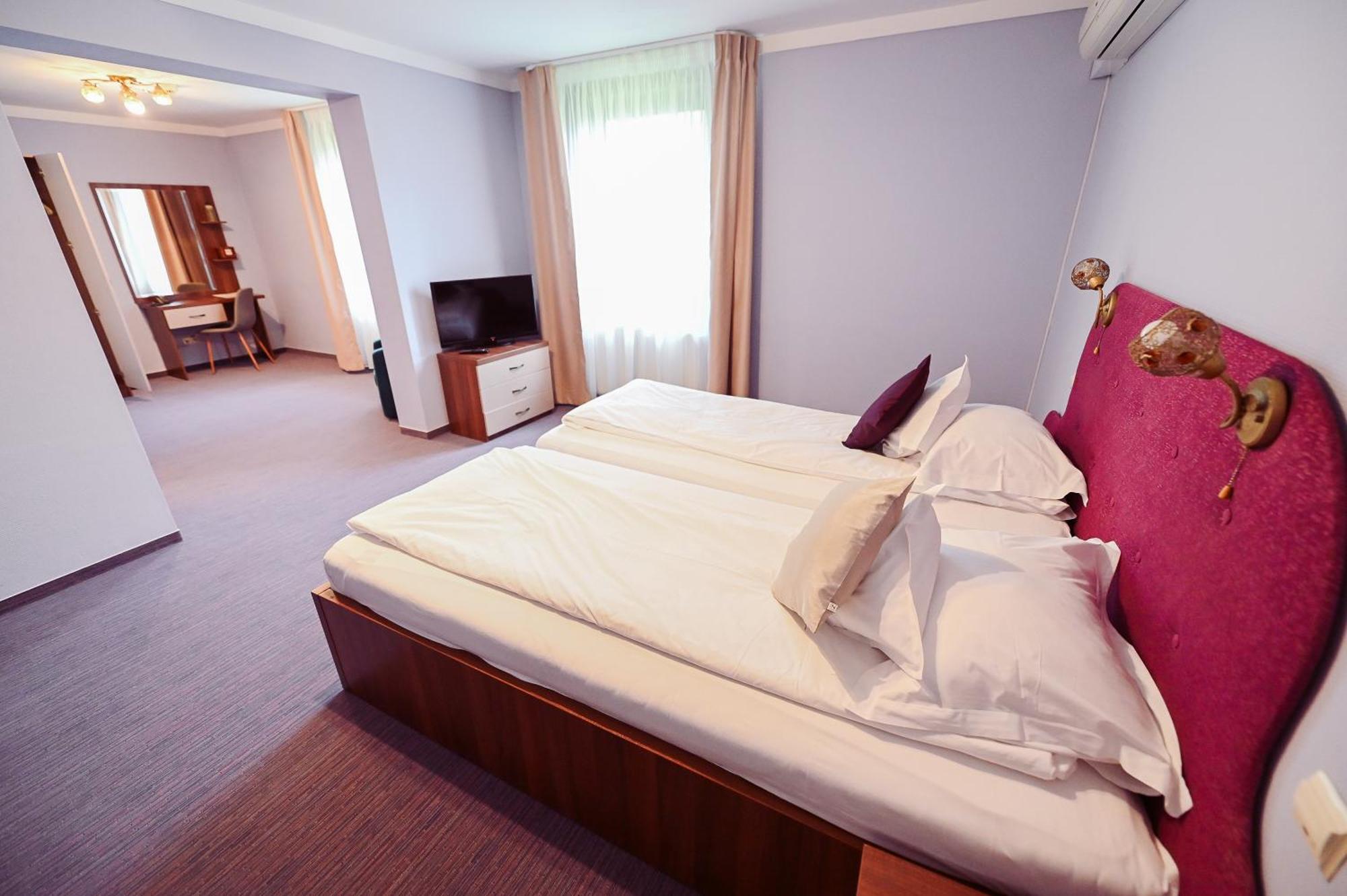 Conacul Domnesc Hotel Scheia Eksteriør billede