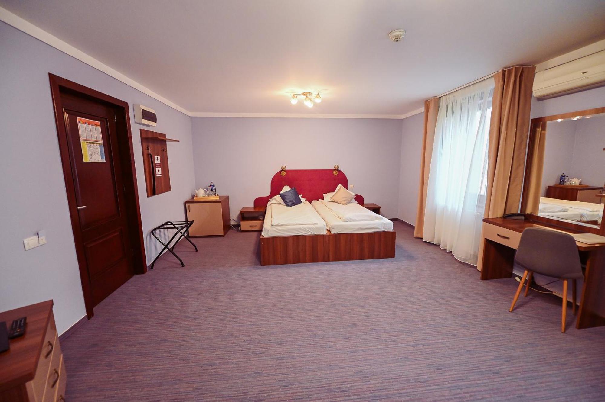 Conacul Domnesc Hotel Suceava Eksteriør billede
