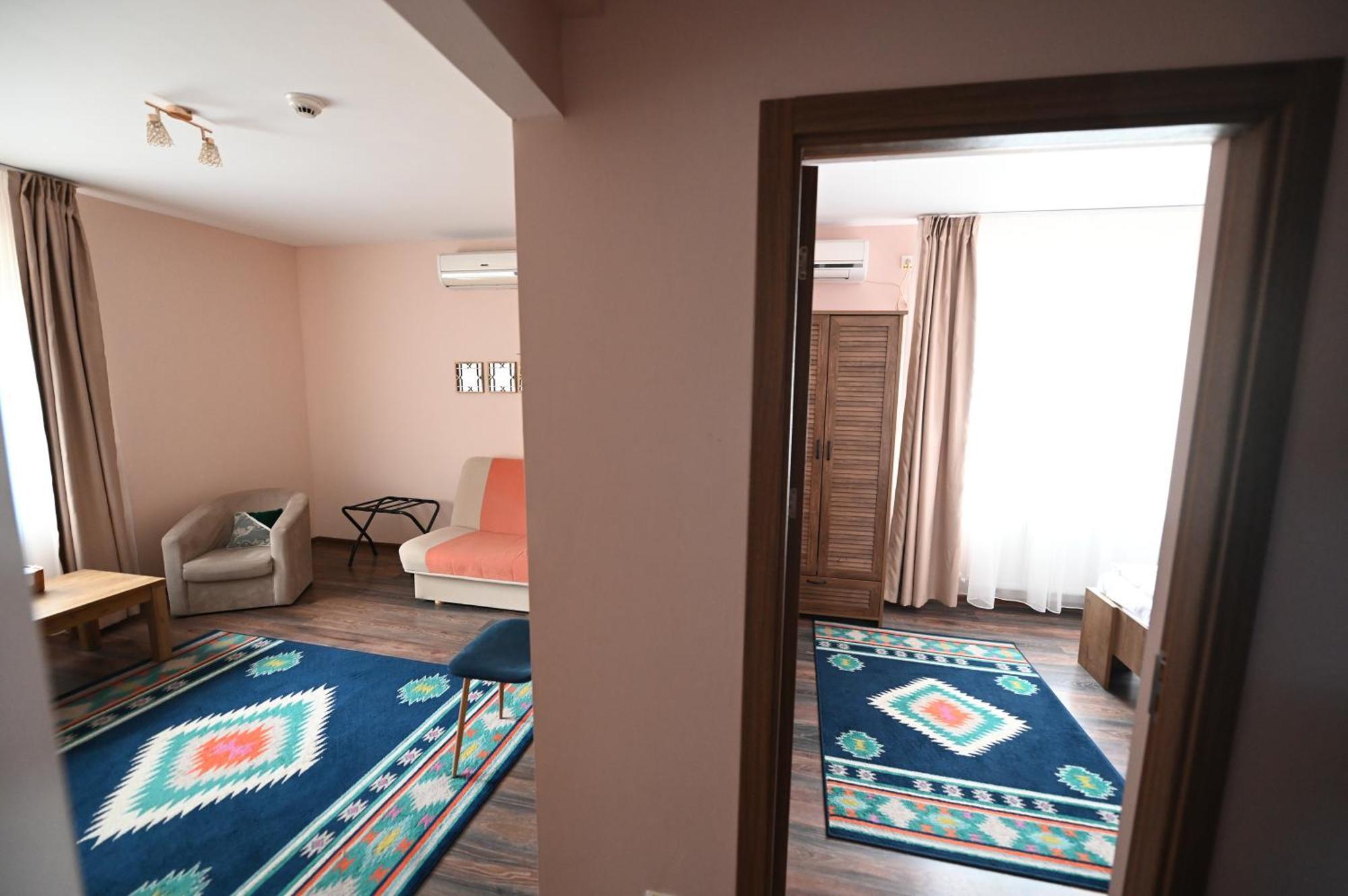 Conacul Domnesc Hotel Scheia Eksteriør billede